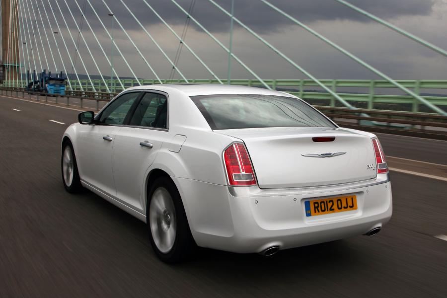  Chrysler 300C 2012 года  (UK) (фото 32 из 91)